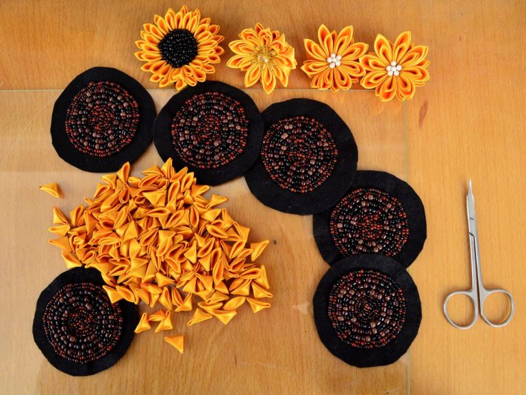 Tutorial bead embroidery sunflowers in progress