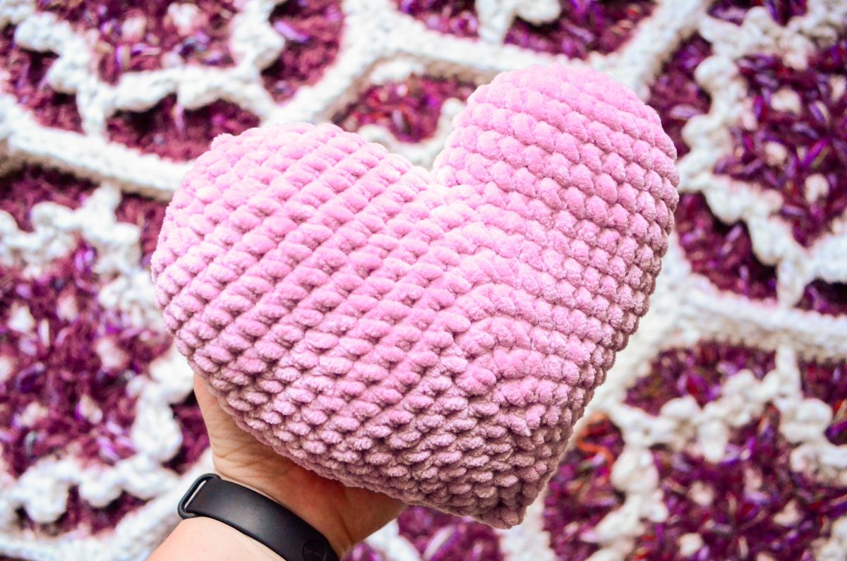 Patchy heart amigurumi free crochet pattern 2