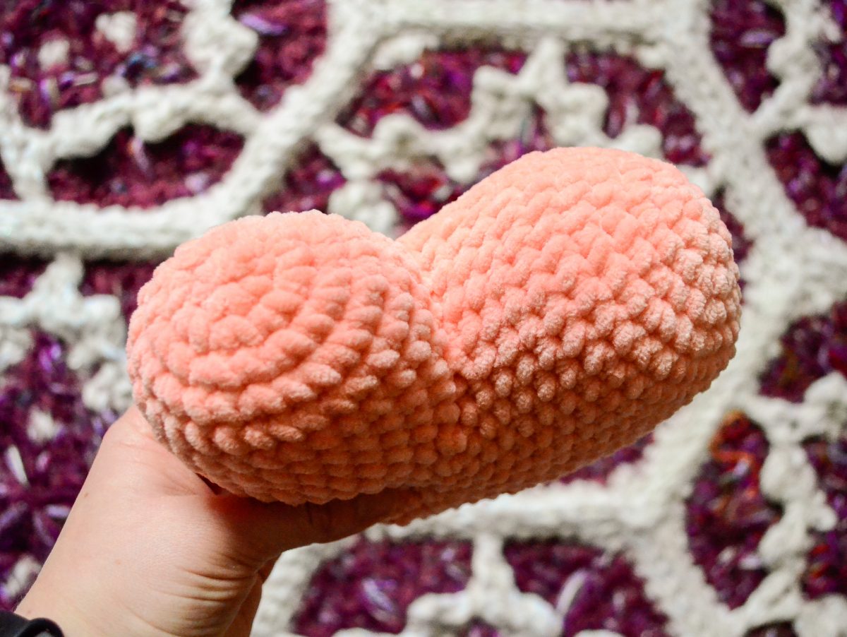 Patchy heart amigurumi free crochet pattern 5