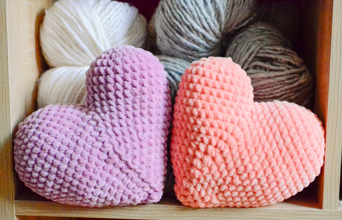 Patchy heart amigurumi free crochet pattern 3