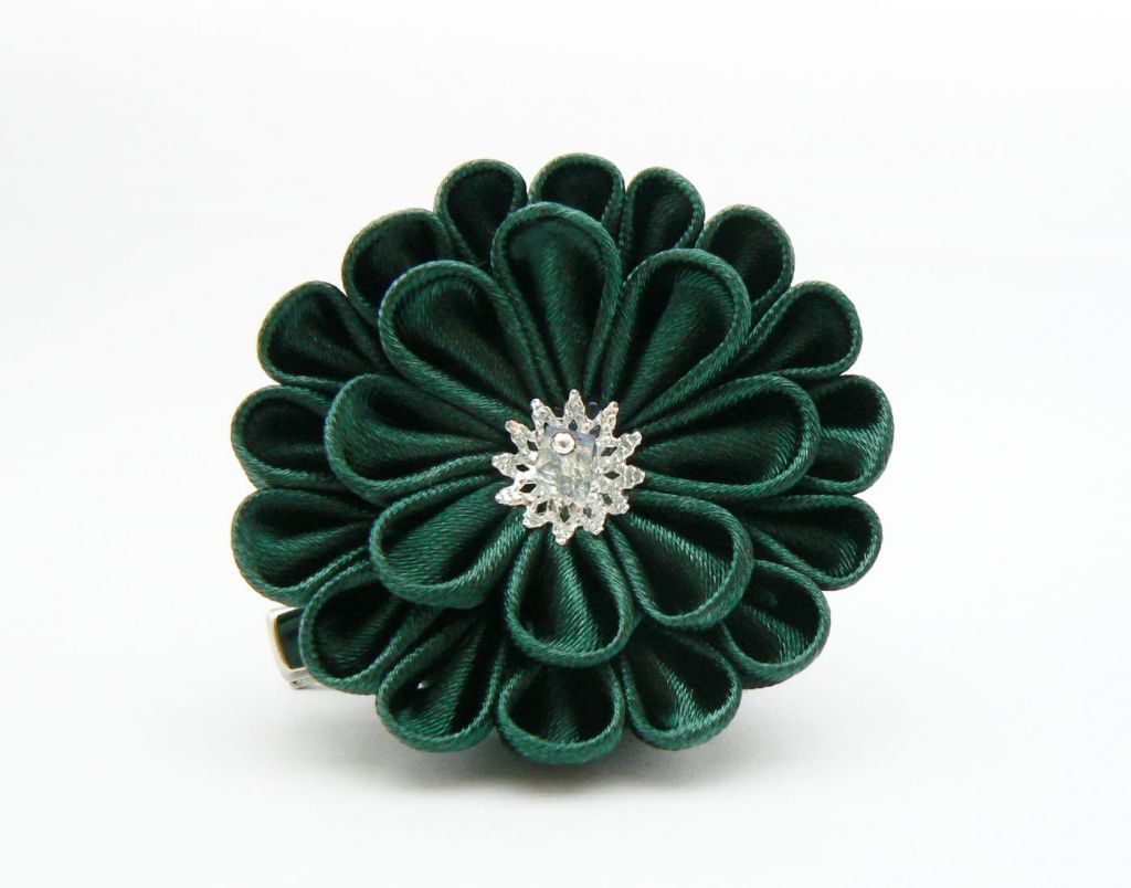 Crizantema kanzashi baza dubla din satin verde pin