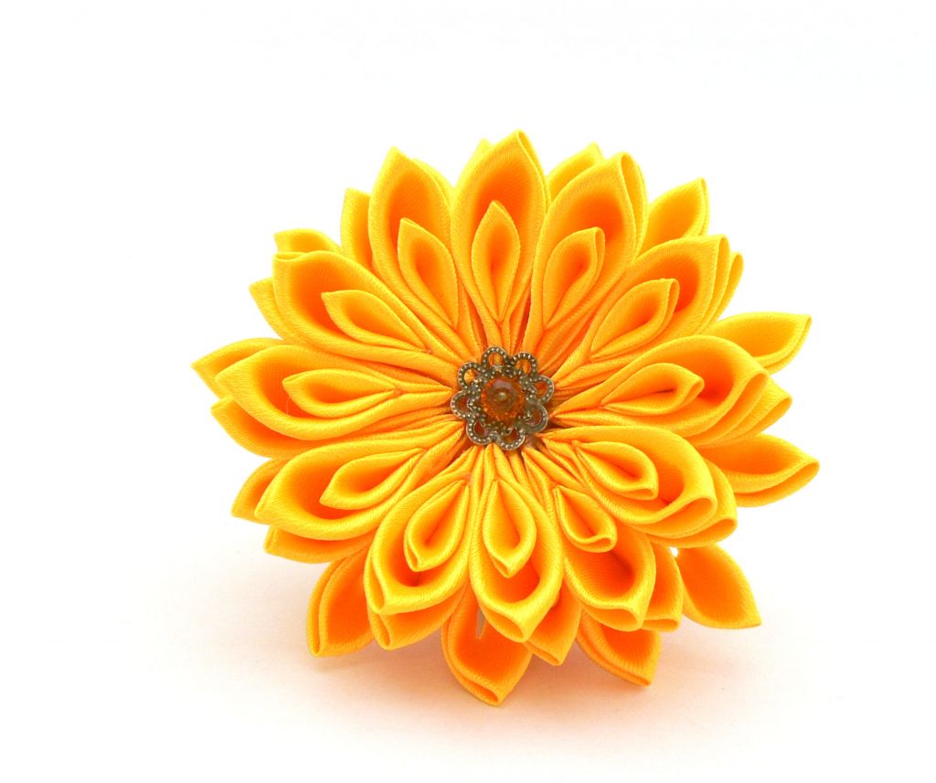 Crizantema galbena kanzashi realizata la comanda