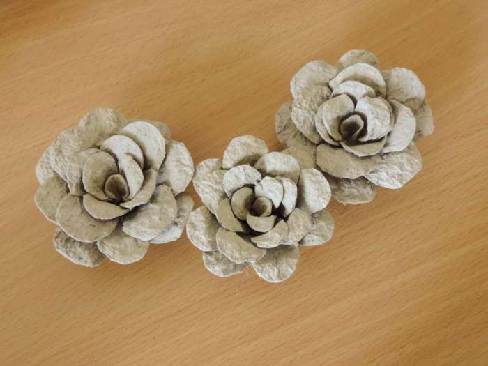 Tutorial - egg carton roses - DIY flower decorations - finished flowers