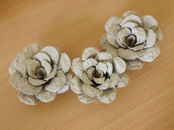Tutorial - egg carton roses - DIY flower decorations - finished flowers