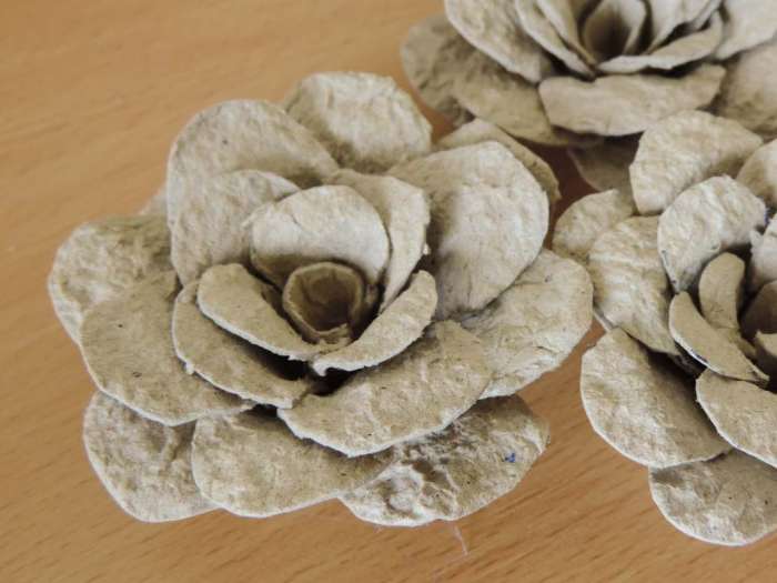 Tutorial - egg carton roses - DIY flower decorations - finished flowers detail