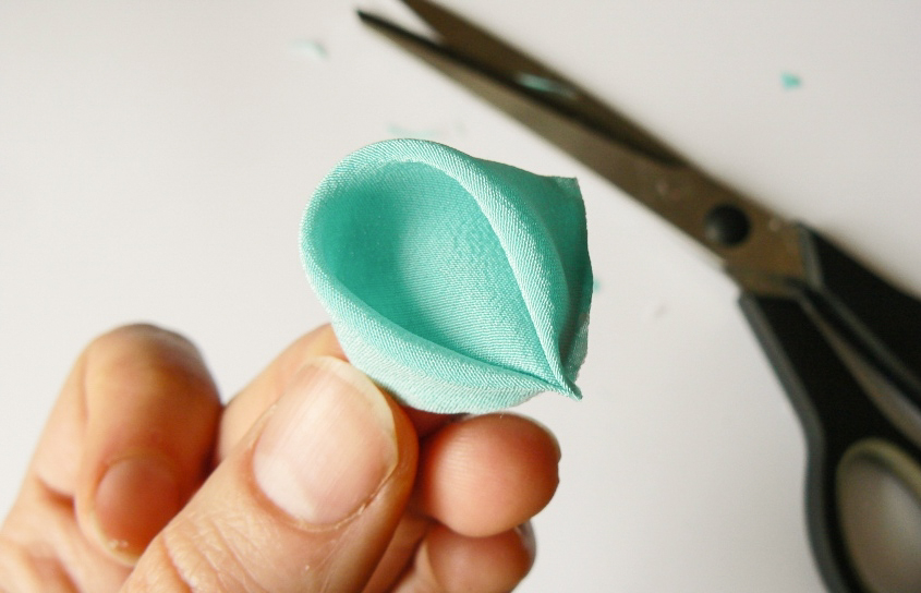 Tutorial - rounded flower petal - finished rounded petal