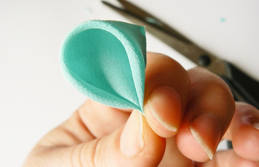 Tutorial - rounded flower petal - finished petal