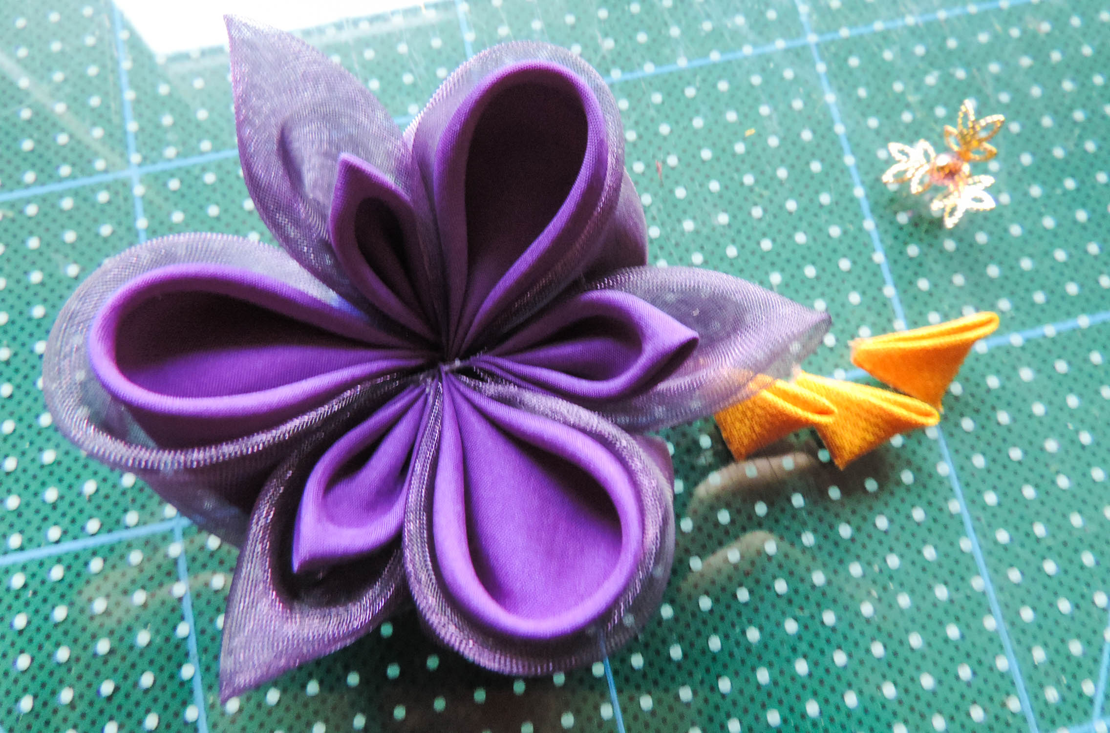 Iris flower tutorial - attaching the petals to the base 3