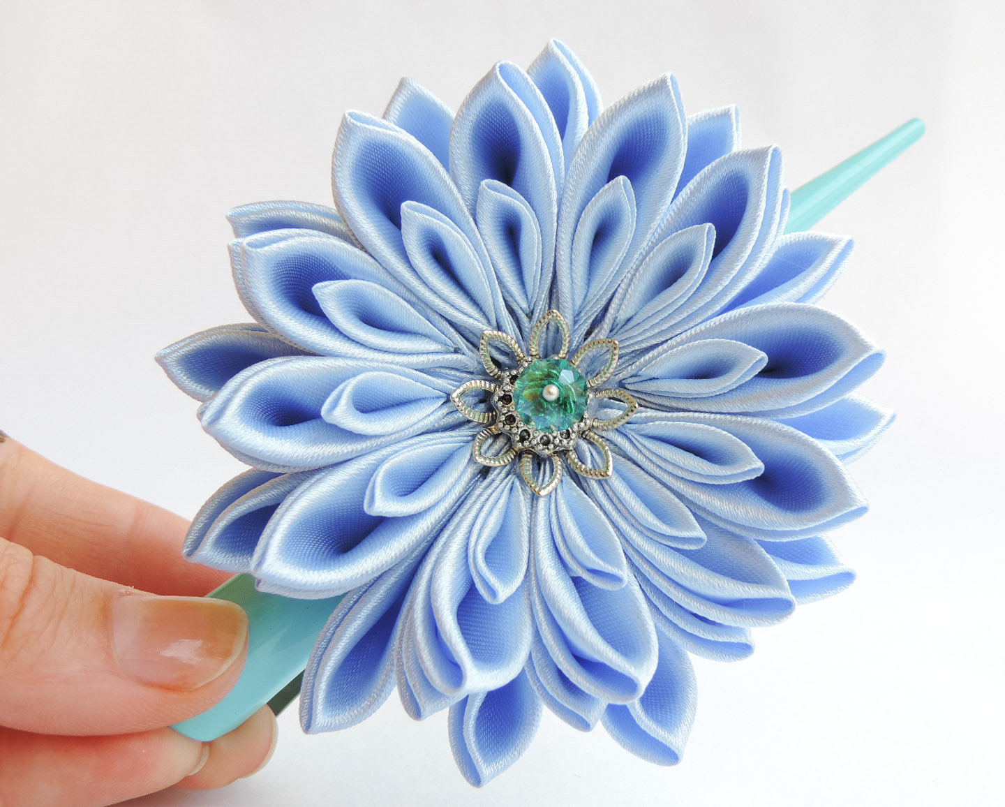 Light blue satin chrysanthemum - DIY tutorial