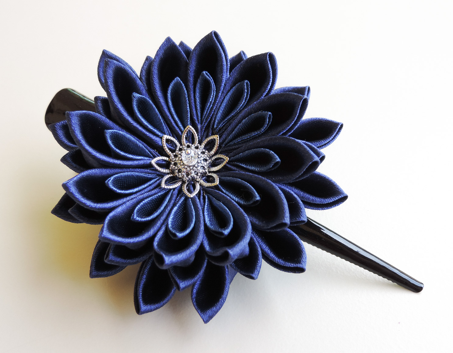 Navy blue satin chrysanthemum - DIY tutorial