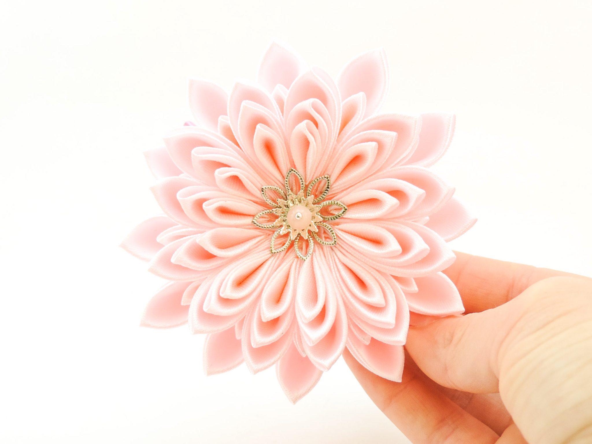 Pink satin chrysanthemum - DIY tutorial