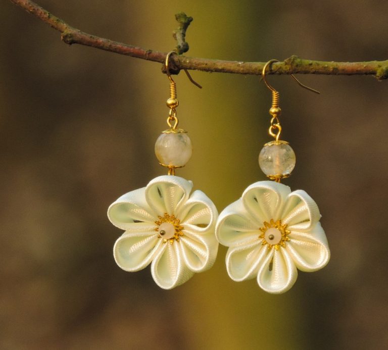 Fabric flower earrings - ivory