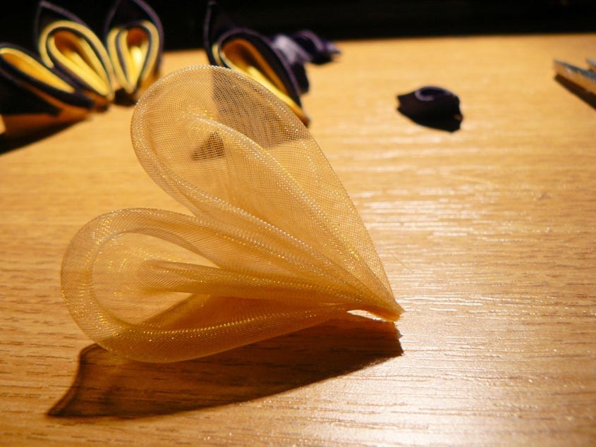 Tutorial satin and organza butterfly - two wings finished