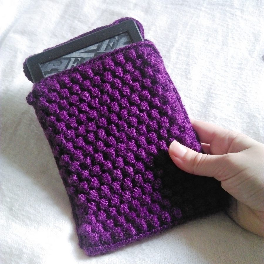 Bobble wrap crochet Kindle case 2