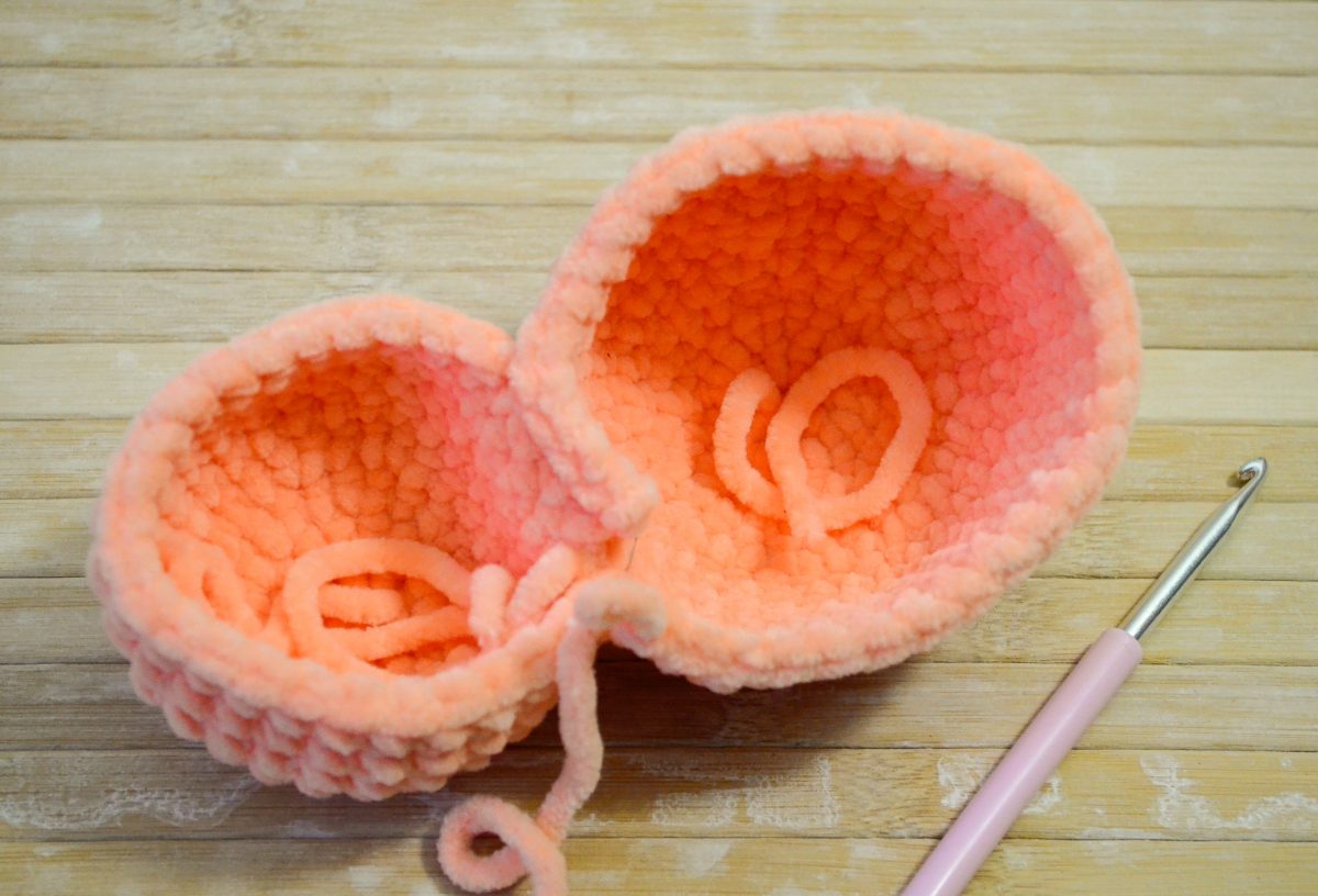 Patchy heart amigurumi free crochet pattern 4